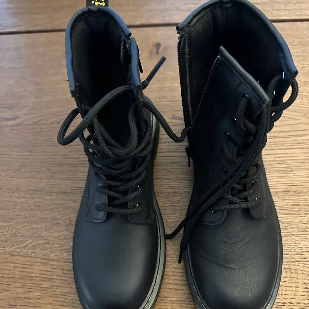 NEW Dr. Martens 1460 Boots Youth Size 5